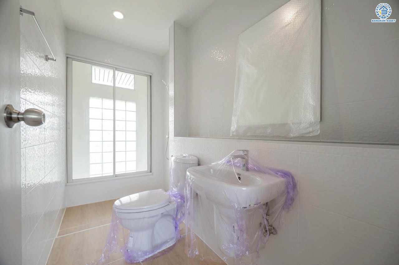 บ้านมือสองตกแต่งใหม่ โครงการ อนันตธารา ทวีวัฒนา เนื้อที่ 60 ตร.ว. พื้นที่ใช้สอย 166 ตร.ม. ฟังก์ชันจัดเต็ม 3 ห้องนอน 3 ห้องน้ำ จอดรถได้ 2 คัน ตอบโจทย์ทุกการเดินทาง บนทำเลศักยภาพ ติดถนนบรมราชชนนี เชื่อมต่อทางคู่ขนานลอยฟ้า ใกล้รถไฟฟ้าสายสีน้ำเงิน "สถานีบางพลัด"